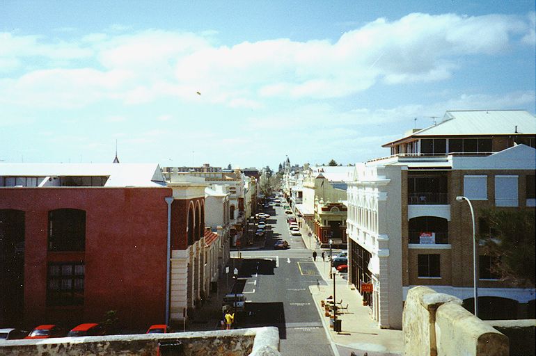 fr-street.jpg 67.5K