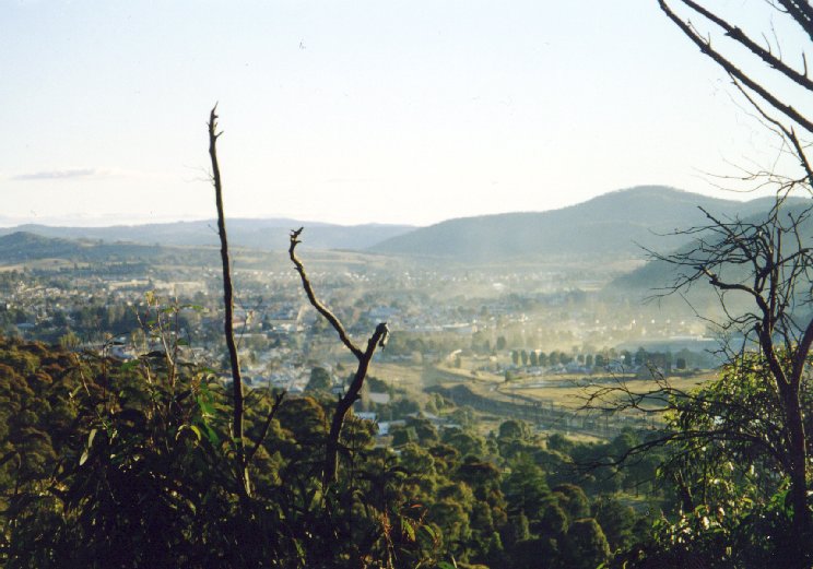 lithgow.jpg 79.3K
